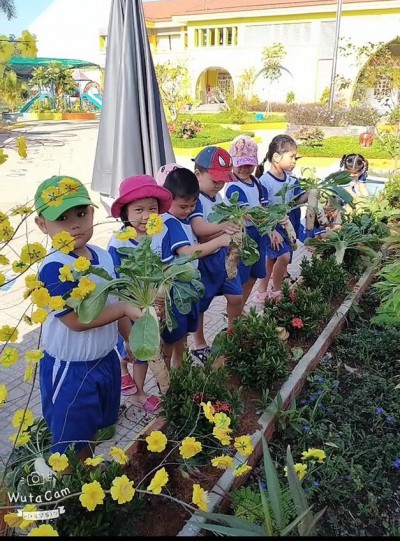 Góc hoạt động của cô và trẻ lớp Lá 5